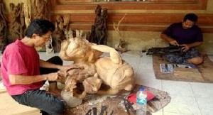 mas-village-wood-carving-art-bali-golden-tour