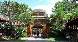 ubud-royal-palace-bali-golden-tour